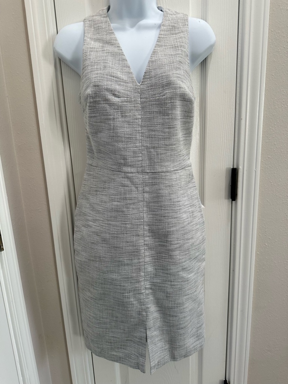 Banana Republic Light Gray Textured V-Neck Sheath Dress